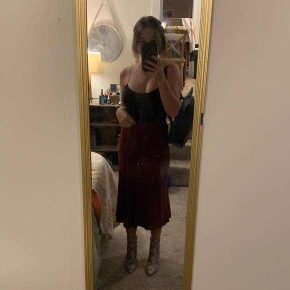 🐉 Posh Ambassador Sara 🐉 - Picture 2 of 4